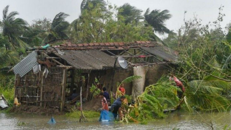 Cyclone Bulbul Batters Bengal: బుల్‌బుల్‌కు 20 మంది బలి, బెంగాల్‌లో 2.73 లక్షల కుటుంబాలపై తుఫాను ప్రభావం, బంగ్లాదేశ్‌లో 21 లక్షల మంది సురక్షిత ప్రాంతాలకు, తీరం దాటిన బుల్‌బుల్‌