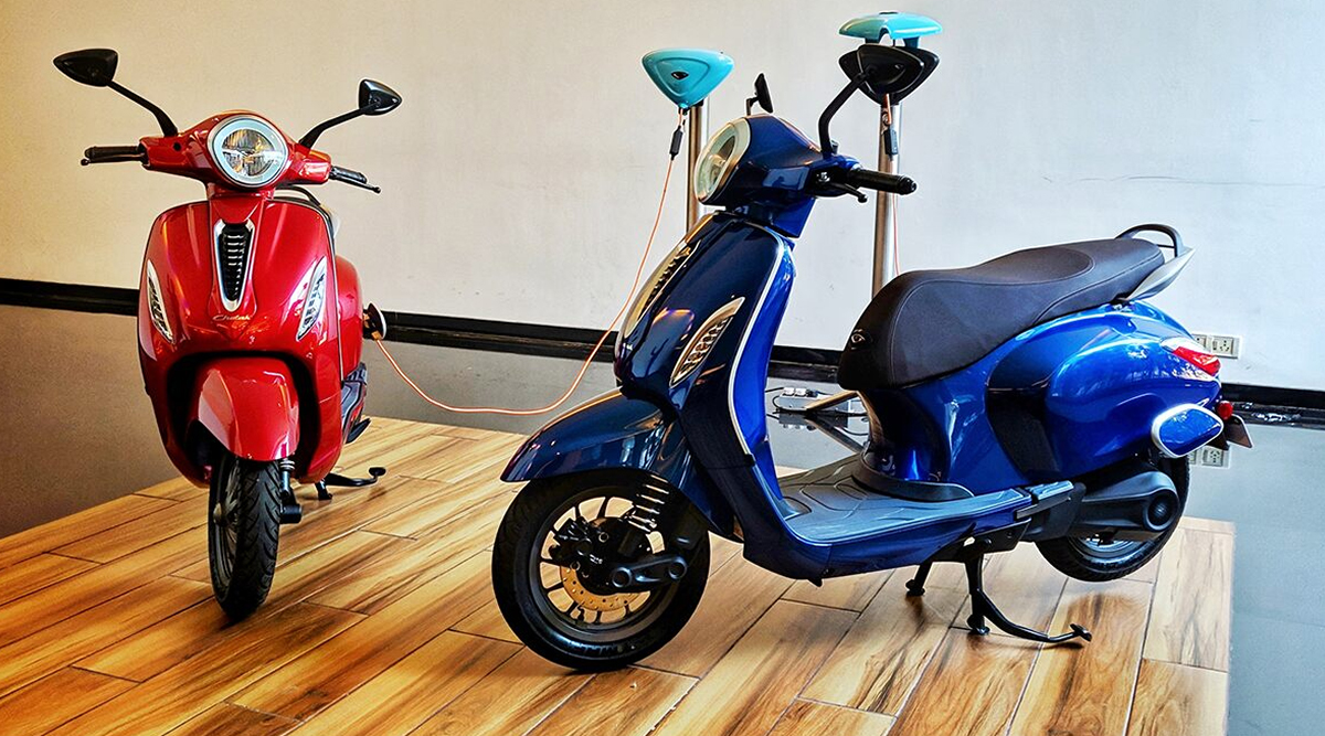 Bajaj Chetak e-Scooter: త్వరలో విడుదల కాబోతున్న బజాజ్ చేతక్ ఎలక్ట్రిక్ స్కూటర్, పుణెలో ప్రదర్శనకు ఉంచిన బజాస్ సంస్థ, ఈ స్కూటర్ ధర, ఫీచర్లు, ఇతర వివరాలు ఇలా ఉన్నాయి