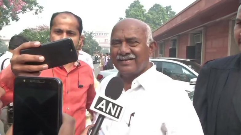Karnataka Disqualified MLAs Case Verdict: కర్ణాటక రెబల్ ఎమ్మెల్యేలపై సుప్రీం సంచలన తీర్పు, ఆ 17 మందికీ ఉపఎన్నికల్లో పోటీకి గ్రీన్ సిగ్నల్, డిసెంబర్ 5న ఉప ఎన్నికలు Karnataka Disqualified MLAs Case Verdict: కర్ణాటక రెబల్ ఎమ్మెల్యేలపై సుప్రీం సంచలన తీర్పు, ఆ 17 మందికీ ఉపఎన్నికల్లో పోటీకి గ్రీన్ సిగ్నల్, డిసెంబర్ 5న ఉప ఎన్నికలు