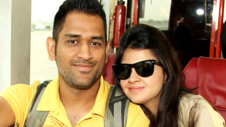 MS Dhoni - F2 Story: పెళ్లయ్యేంత వరకు మగాళ్లందరూ సింహాలే! ఆదర్శ భర్త సిద్ధాంతాన్ని వివరించిన ఎం.ఎస్ ధోనీ, పెళ్లి తర్వాత తన జీవితం ఎలా ఉందో పబ్లిక్తో పంచుకున్న టీమిండియా మాజీ కెప్టెన్, వైరల్ అవుతున్న వీడియో MS Dhoni - F2 Story: పెళ్లయ్యేంత వరకు మగాళ్లందరూ సింహాలే! ఆదర్శ భర్త సిద్ధాంతాన్ని వివరించిన ఎం.ఎస్ ధోనీ, పెళ్లి తర్వాత తన జీవితం ఎలా ఉందో పబ్లిక్తో పంచుకున్న టీమిండియా మాజీ కెప్టెన్, వైరల్ అవుతున్న వీడియో