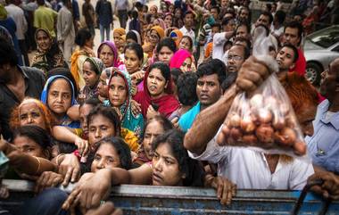 Onions Price @ Rs.220: కిలో ఉల్లి ధర రూ. 220, బంగ్లాదేశ్‌లో కోయకుండానే కన్నీరు తెప్పిస్తున్న ఉల్లి, ధరల పెరుగుదలతో వాడకాన్ని ఆపేసిన బంగ్లా ప్రధాని హసీనా, పలుచోట్ల వినియోగదారులు ఆందోళన