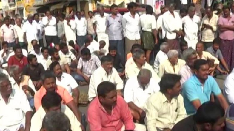 Amaravathi Protests: 'మా బతుకులకే గ్రహణం పట్టింది'! అమరావతి ప్రాంతంలో కొనసాగుతున్న నిరసనలు, మందడం వద్ద ఉద్రిక్తత, టీడీపి నేతల హౌజ్ అరెస్ట్, రేపటి ఏపీ కేబినేట్ భేటీపై ఉత్కంఠత Amaravathi Protests: 'మా బతుకులకే గ్రహణం పట్టింది'! అమరావతి ప్రాంతంలో కొనసాగుతున్న నిరసనలు, మందడం వద్ద ఉద్రిక్తత, టీడీపి నేతల హౌజ్ అరెస్ట్, రేపటి ఏపీ కేబినేట్ భేటీపై ఉత్కంఠత