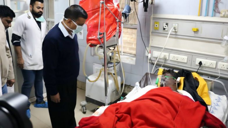 Delhi Fire Incident: ఢిల్లీ అగ్ని ప్రమాదం, బాధితులకు రూ.10 లక్షల నష్టపరిహారం ప్రకటించిన ఢిల్లీ సీఎం కేజ్రీవాల్, ప్రమాద ఘటనపై వారం రోజుల్లో నివేదిక ఇవ్వాలని అధికారులకు అదేశాలు Delhi Fire Incident: ఢిల్లీ అగ్ని ప్రమాదం, బాధితులకు రూ.10 లక్షల నష్టపరిహారం ప్రకటించిన ఢిల్లీ సీఎం కేజ్రీవాల్, ప్రమాద ఘటనపై వారం రోజుల్లో నివేదిక ఇవ్వాలని అధికారులకు అదేశాలు