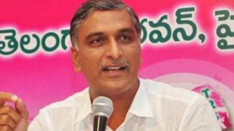 Harish Rao Visit Tirumala: అలిపిరి నుంచి న‌డ‌క మార్గంలో తిరుమ‌ల‌కు చేరుకున్న మంత్రి హ‌రీశ్‌రావు, పుష్పగుచ్ఛం అందజేసి స్వాగతం పలికిన టీటీడీ అధికారులు