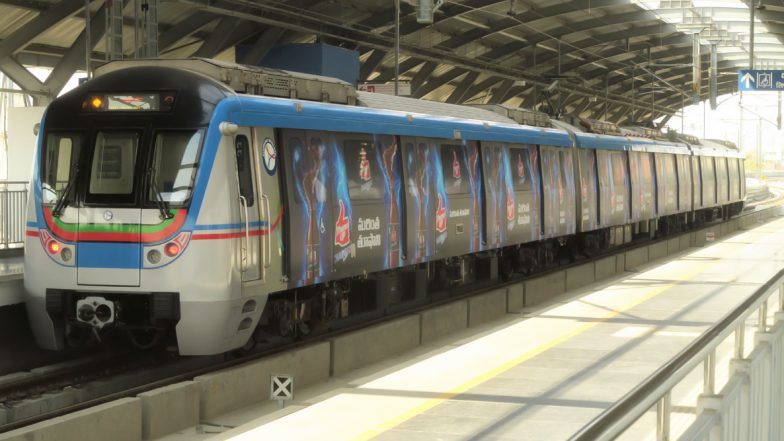 Hyderabad Metro: దేశంలోనే తొలిసారిగా హైదరాబాద్ మెట్రోలో ఉచిత వీడియో స్ట్రీమింగ్ మరియు ఎంటర్టైన్మెంట్ సదుపాయం, సినిమాలు, గేమ్స్ డౌన్లౌడ్ చేసుకునే విధంగా Zee5 సేవలు ప్రారంభం, త్వరలోనే QR కోడ్ టికెటింగ్ సౌకర్యం కూడా Hyderabad Metro: దేశంలోనే తొలిసారిగా హైదరాబాద్ మెట్రోలో ఉచిత వీడియో స్ట్రీమింగ్ మరియు ఎంటర్టైన్మెంట్ సదుపాయం, సినిమాలు, గేమ్స్ డౌన్లౌడ్ చేసుకునే విధంగా Zee5 సేవలు ప్రారంభం, త్వరలోనే QR కోడ్ టికెటింగ్ సౌకర్యం కూడా