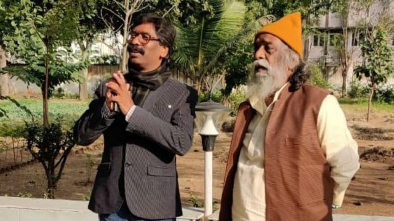Jharkhand Election Results: చిత్తయిన బీజేపీ, 47 స్థానాలతో అతి పెద్ద పార్టీగా అవతరించిన జేఎంఎం-కాంగ్రెస్-ఆర్జేడీ కూటమి, 25 స్థానాలకు పరిమితమైన బీజేపీ, రఘుబర్ దాస్ రాజీనామా, నూతన ముఖ్యమంత్రి కానున్న హేమంత్ సోరెన్ Jharkhand Election Results: చిత్తయిన బీజేపీ, 47 స్థానాలతో అతి పెద్ద పార్టీగా అవతరించిన జేఎంఎం-కాంగ్రెస్-ఆర్జేడీ కూటమి, 25 స్థానాలకు పరిమితమైన బీజేపీ, రఘుబర్ దాస్ రాజీనామా, నూతన ముఖ్యమంత్రి కానున్న హేమంత్ సోరెన్
