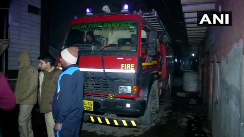 Delhi Fire: దేశ రాజధానిలో మరో ఘోర అగ్ని ప్రమాదం, 9 మంది సజీవ దహనం, మరో ఇద్దరికీ తీవ్రగాయాలు, ఢిల్లీలోని కిరారి ప్రాంతంలో విషాద ఘటన Delhi Fire: దేశ రాజధానిలో మరో ఘోర అగ్ని ప్రమాదం, 9 మంది సజీవ దహనం, మరో ఇద్దరికీ తీవ్రగాయాలు, ఢిల్లీలోని కిరారి ప్రాంతంలో విషాద ఘటన