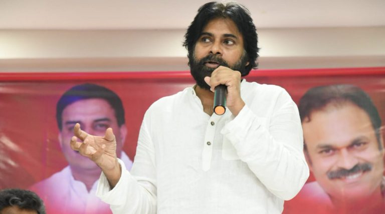 Pawan Kalyan Health Update: వైరల్ ఫీవర్ నుంచి కోలుకుంటున్న పవన్ కళ్యాణ్, ఈ నెల 31న జ‌న‌వాణికి అంతా రెడీ, ఉభ‌య గోదావ‌రి జిల్లా పర్యటనలో వైర‌ల్ ఫీవ‌ర్ బారిన పడిన జనసేనాధినేత