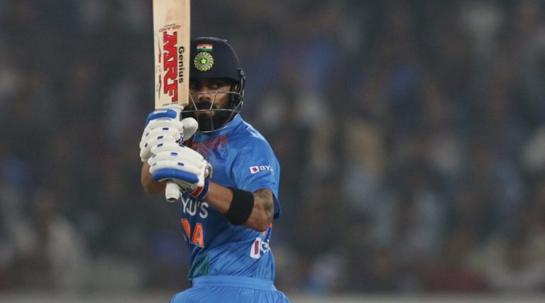 Kohli Helicopter Shot Video: విరాట్ కోహ్లీ హెలికాప్టర్ షాట్, 97 మీటర్ల భారీ సిక్స్‌తో ధోనిని గుర్తు చేసిన కోహ్లీ, సోషల్‌ మీడియాలో వైరల్‌గా మారిన వీడియో