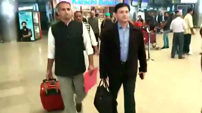 Disha Case Encounter: తెలంగాణ ఎన్కౌంటర్ కేసులో మరో మలుపు, ఢిల్లీ నుంచి హైదరాబాద్కు చేరుకున్న ఎన్హెచ్ఆర్సీ బృందం, ఇప్పటికే హైదరాబాద్ పోలీసులకు నోటీసులు, చటాన్పల్లి ఎన్కౌంటర్ ప్రాంతాన్ని సందర్శించనున్న ఎన్హెచ్ఆర్సీ టీం Disha Case Encounter: తెలంగాణ ఎన్కౌంటర్ కేసులో మరో మలుపు, ఢిల్లీ నుంచి హైదరాబాద్కు చేరుకున్న ఎన్హెచ్ఆర్సీ బృందం, ఇప్పటికే హైదరాబాద్ పోలీసులకు నోటీసులు, చటాన్పల్లి ఎన్కౌంటర్ ప్రాంతాన్ని సందర్శించనున్న ఎన్హెచ్ఆర్సీ టీం