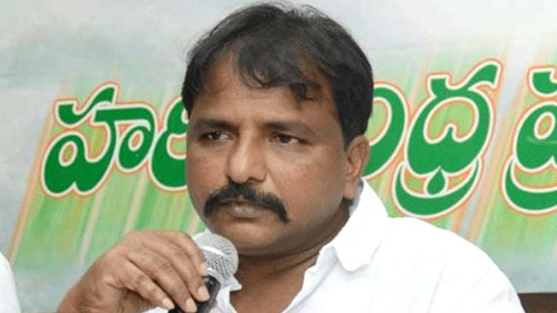 Sake Sailajanath: ఏపీ హస్తానికి కొత్త సారధి, పీసీసీ చీఫ్గా సాకే శైలజానాధ్, రఘువీరా రెడ్డి రాజీనామా తరువాత ఖాళీగా పీసీసీ, గత ఎన్నికల్లో నోటా కంటే తక్కువ ఓట్లతో పరాజయం పాలైన సాకే శైలజానాధ్ Sake Sailajanath: ఏపీ హస్తానికి కొత్త సారధి, పీసీసీ చీఫ్గా సాకే శైలజానాధ్, రఘువీరా రెడ్డి రాజీనామా తరువాత ఖాళీగా పీసీసీ, గత ఎన్నికల్లో నోటా కంటే తక్కువ ఓట్లతో పరాజయం పాలైన సాకే శైలజానాధ్