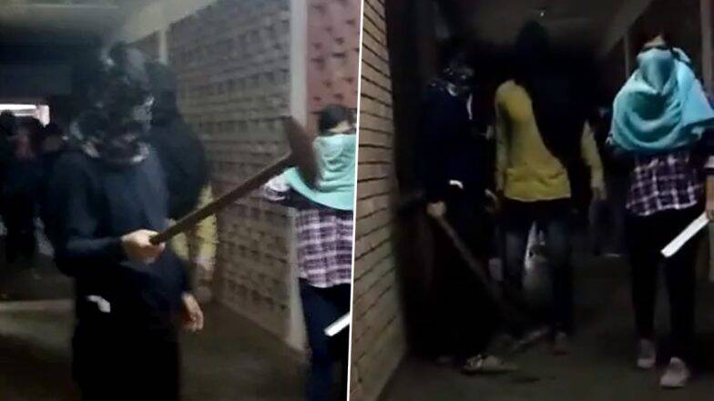 JNU Violence: జెఎన్యూ యూనివర్సిటీపై గూండాల దాడి, ముసుగు వేసుకుని మరీ తలలు పగలకొట్టారు, దాడిని ఖండించిన ఢిల్లీ ముఖ్యమంత్రి అరవింద్ కేజ్రీవాల్, పూర్తి వివరాలతో నివేదిక అందజేయాలని ఢిల్లీ పోలీసులను ఆదేశించిన హోమంత్రి అమిత్ షా, అసలు అక్కడ ఏం జరిగింది ? JNU Violence: జెఎన్యూ యూనివర్సిటీపై గూండాల దాడి, ముసుగు వేసుకుని మరీ తలలు పగలకొట్టారు, దాడిని ఖండించిన ఢిల్లీ ముఖ్యమంత్రి అరవింద్ కేజ్రీవాల్, పూర్తి వివరాలతో నివేదిక అందజేయాలని ఢిల్లీ పోలీసులను ఆదేశించిన హోమంత్రి అమిత్ షా, అసలు అక్కడ ఏం జరిగింది ?
