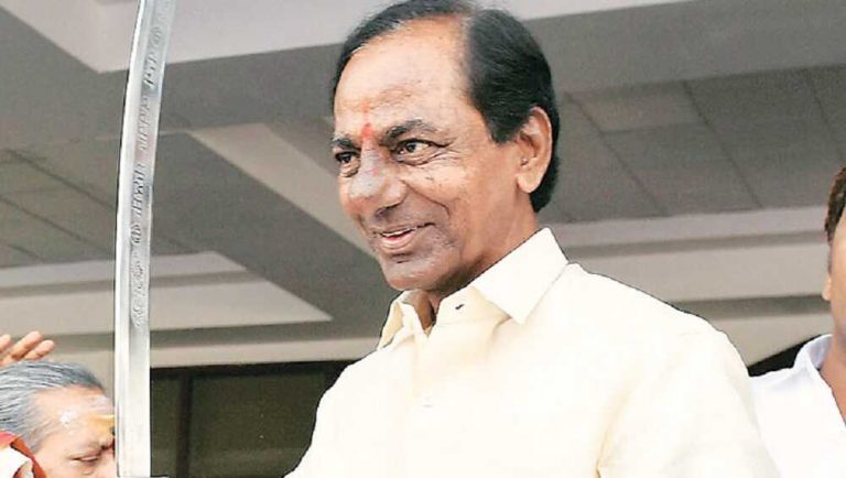 CM KCR Congratulated To Mirabai: మీరాబాయ్ చానుకి సీఎం కేసీఆర్ అభినందనలు, ఇదే స్ఫూర్తిని మన క్రీడాకారులు కొనసాగించి మరిన్ని పతకాలను దేశానికి సాధించిపెట్టాలని ఆకాంక్షించిన తెలంగాణ ముఖ్యమంత్రి