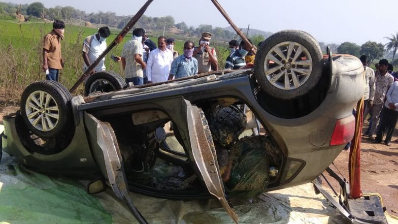 Car Accidents: కరీంనగర్లో అక్కడ వరుస ప్రమాదాలు, అదృశ్యమైన ఎమ్మెల్యే బంధువుల కారు 20 రోజుల తర్వాత కాలువలో నుంచి బయటకు, మరో ప్రమాదంలో సాయం చేయడానికి వెళ్లిన డ్యూటీ కానిస్టేబుల్ దుర్మరణం Car Accidents: కరీంనగర్లో అక్కడ వరుస ప్రమాదాలు, అదృశ్యమైన ఎమ్మెల్యే బంధువుల కారు 20 రోజుల తర్వాత కాలువలో నుంచి బయటకు, మరో ప్రమాదంలో సాయం చేయడానికి వెళ్లిన డ్యూటీ కానిస్టేబుల్ దుర్మరణం