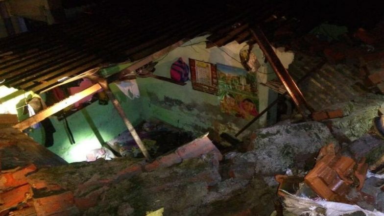 Wall Collapse: హైదరాబాద్లో విషాదం, గోడ కూలి ముగ్గురు చిన్నారులు మృతి, మరో ముగ్గురికి తీవ్ర గాయాలు, హబీబ్నగర్ పరిధిలోని మన్గిరి బస్తీలో విషాద ఘటన Wall Collapse: హైదరాబాద్లో విషాదం, గోడ కూలి ముగ్గురు చిన్నారులు మృతి, మరో ముగ్గురికి తీవ్ర గాయాలు, హబీబ్నగర్ పరిధిలోని మన్గిరి బస్తీలో విషాద ఘటన