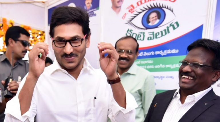 Thanks CM YS Jagan: వైయస్ జగన్‌కు మరాఠీల అభినందనలు, అడిగిన వెంటనే 300 వెంటిలేటర్లు నాగపూర్‌కి పంపిన ఏపీ ముఖ్యమంత్రి, కృతజ్ఞతలు తెలిపిన నితిన్‌ గడ్కరీ