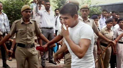 Nirbhaya Case: 'నేనొక మానసిక రోగిని, ఉరితీయకూడదు' అంటూ వాదనలు వినిపించిన నిర్భయ దోషి, తీర్పు సమయంలో స్పృహ తప్పిన న్యాయమూర్తి, వినయ్ శర్మ పిటిషన్ కొట్టివేత Nirbhaya Case: 'నేనొక మానసిక రోగిని, ఉరితీయకూడదు' అంటూ వాదనలు వినిపించిన నిర్భయ దోషి, తీర్పు సమయంలో స్పృహ తప్పిన న్యాయమూర్తి, వినయ్ శర్మ పిటిషన్ కొట్టివేత