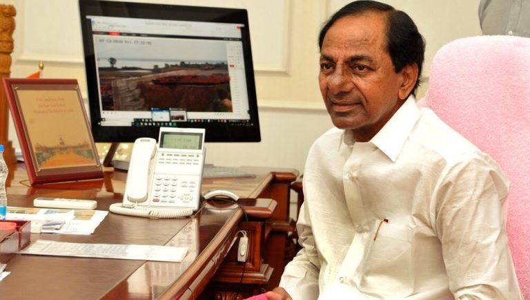 CM KCR's Bakrid Greetings: ముస్లిం సోదర సోదరీమణులకు బక్రీద్‌ శుభాకాంక్షలు తెలిపిన తెలంగాణ సీఎం కేసీఆర్, బక్రీద్ త్యాగానికి ప్రతీక, ప్రవక్త బోధించినట్లు శాంతి సందేశాన్ని అనుసరించాలని కోరిన తెలంగాణ ముఖ్యమంత్రి