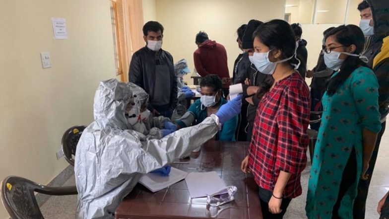 Coronavirus Outbreak in India: రూ.4 లక్షలు నిర్ణయాన్ని వెనక్కి తీసుకున్న కేంద్రం, కరోనా పేషంట్లకు ఆస్పత్రి ఖర్చులు కూడా చెల్లించదు, కొత్త నోటిఫికేషన్ జారీ చేసిన హోం శాఖ Coronavirus Outbreak in India: రూ.4 లక్షలు నిర్ణయాన్ని వెనక్కి తీసుకున్న కేంద్రం, కరోనా పేషంట్లకు ఆస్పత్రి ఖర్చులు కూడా చెల్లించదు, కొత్త నోటిఫికేషన్ జారీ చేసిన హోం శాఖ