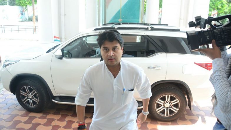 Who Is Jyotiraditya Scindia: ఎవరీ జ్యోతిరాదిత్య సింధియా, ఎందుకు కమల్ నాథ్ సర్కార్ని వణికిస్తున్నాడు, బీజేపీతో సింధియాకు లింకేంటి?, సింధియా పూర్తి ప్రొఫైల్పై విశ్లేషణాత్మక కథనం Who Is Jyotiraditya Scindia: ఎవరీ జ్యోతిరాదిత్య సింధియా, ఎందుకు కమల్ నాథ్ సర్కార్ని వణికిస్తున్నాడు, బీజేపీతో సింధియాకు లింకేంటి?, సింధియా పూర్తి ప్రొఫైల్పై విశ్లేషణాత్మక కథనం
