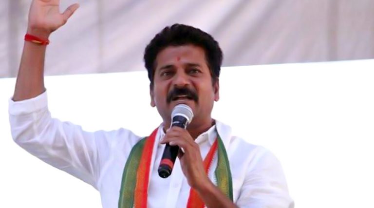 Revanth Reddy Covid: రేవంత్‌రెడ్డికి కరోనా, జ్వరంతో కూడిన స్వల్ప లక్షణాలు, తనను కలిసిన వారు జాగ్రత్తగా ఉండాలని కోరిన తెలంగాణ కాంగ్రెస్ చీఫ్