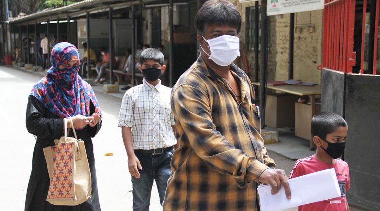 Corona in Telangana: తెలంగాణలో కొత్తగా 4,693 పాజిటివ్ కేసులు నమోదు, 33 మంది మృతి.. రాష్ట్రంలో 56,917కు తగ్గిన ఆక్టివ్ కేసుల సంఖ్య