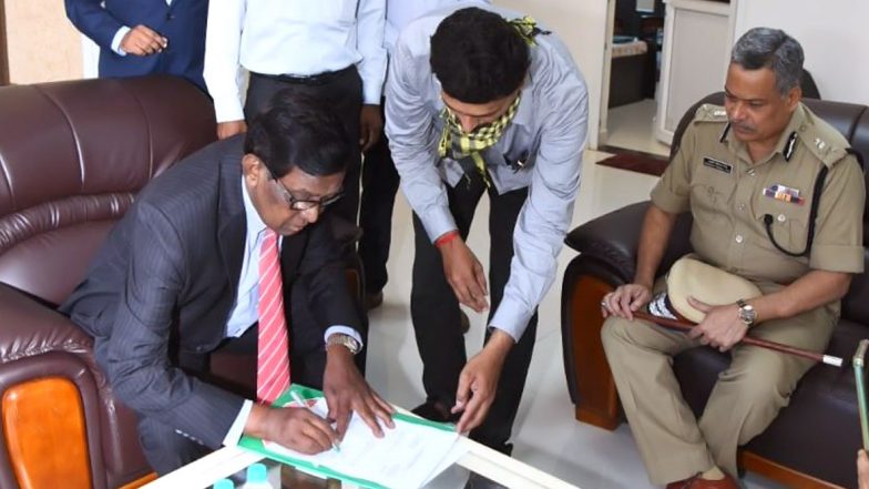 Justice V Kanagaraj: ఏపీకి నయా ఎస్ఈసీ, నూతన ఎన్నికల కమిషనర్గా రిటైర్డ్ జడ్జి జస్టిస్ కనగరాజ్, నిమ్మగడ్డ రమేష్ కుమార్ పదవీ విరమణ, కనగరాజ్ పూర్తి ప్రొపైల్ గురించి ఓ సారి తెలుసుకోండి Justice V Kanagaraj: ఏపీకి నయా ఎస్ఈసీ, నూతన ఎన్నికల కమిషనర్గా రిటైర్డ్ జడ్జి జస్టిస్ కనగరాజ్, నిమ్మగడ్డ రమేష్ కుమార్ పదవీ విరమణ, కనగరాజ్ పూర్తి ప్రొపైల్ గురించి ఓ సారి తెలుసుకోండి