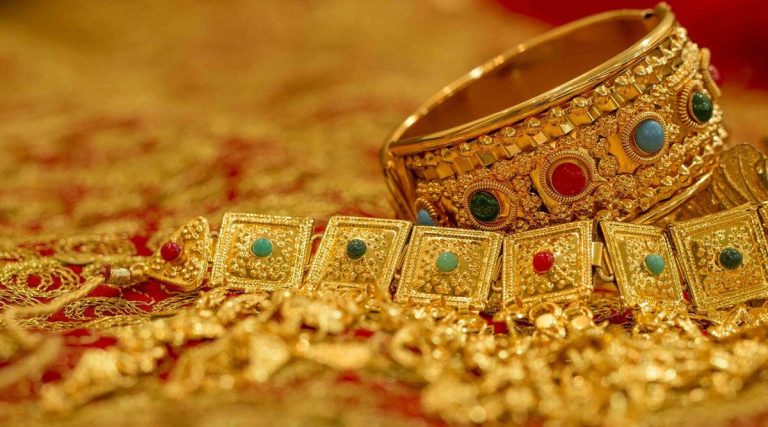 Gold Price: భారీగా తగ్గిన బంగారం ధరలు, వరుసగా రెండో వారం తగ్గుముఖం, కొనడానికి ఇదే సరైన సమయం