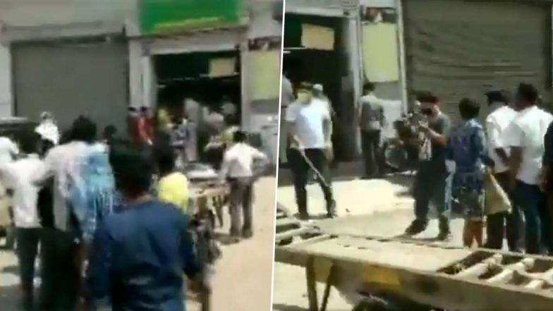 Delhi Lockdown 3.0: ఢిల్లీలో వైన్ షాపు వద్ద లాఠీఛార్జ్, సామాజిక దూరాన్ని పాటించని ఢిల్లీ మద్యం ప్రియులు, వైన్ షాపు మూసివేసిన పోలీస్ అధికారులు Delhi Lockdown 3.0: ఢిల్లీలో వైన్ షాపు వద్ద లాఠీఛార్జ్, సామాజిక దూరాన్ని పాటించని ఢిల్లీ మద్యం ప్రియులు, వైన్ షాపు మూసివేసిన పోలీస్ అధికారులు