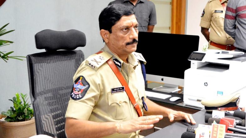 Dr.Sudhakar Case: డాక్టర్ సుధాకర్ పదే పదే పోలీస్ స్టేషన్కు వచ్చి న్యూసెన్స్ క్రియేట్ చేస్తున్నారు, మండిపడిన విశాఖ నగర పోలీస్ కమిషనర్ రాజీవ్కుమార్ మీనా Dr.Sudhakar Case: డాక్టర్ సుధాకర్ పదే పదే పోలీస్ స్టేషన్కు వచ్చి న్యూసెన్స్ క్రియేట్ చేస్తున్నారు, మండిపడిన విశాఖ నగర పోలీస్ కమిషనర్ రాజీవ్కుమార్ మీనా