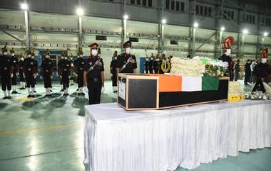 Colonel Santosh Babu Funeral: అమరవీరునికి అశ్రు నివాళి, సైనిక లాంఛనాలతో కల్నల్ సంతోష్ బాబు అంత్యక్రియలు పూర్తి, జనసంద్రమైన సూర్యాపేట, వీరుడా నీకు జోహర్లు అంటూ పెద్ద ఎత్తున నినాదాలు