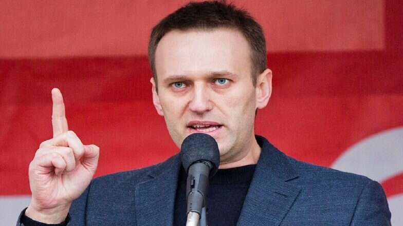 Alexei Navalny poisoning: రష్యా ప్రతిపక్షనేతపై విష ప్రయోగం, ఐసీయూలో అలెక్సీ అలెక్సీ నవాల్నీ, అవినీతి వ్యతిరేక ఉద్యమాలతో ప్రభుత్వాన్ని ప్రశ్నిస్తూ బలమైన నేతగా ఎదిగిన అలెక్సీ