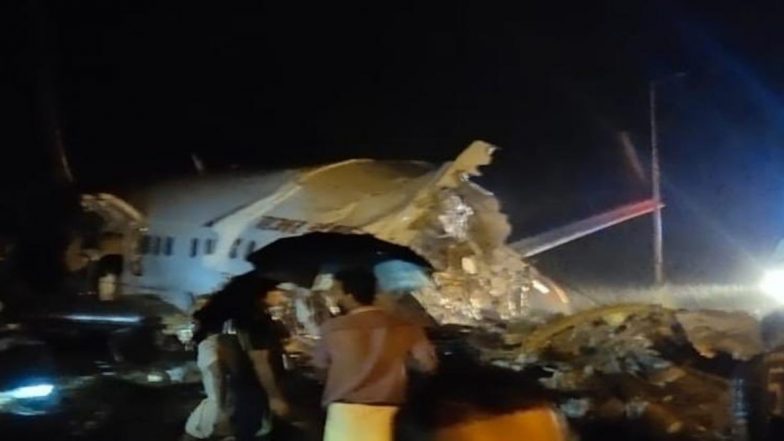 Air India Plane Crash: భారీ వర్షం.. రెండు ముక్కలైన ఎయిర్ ఇండియా విమానం, పైలైట్ సహా 17 మంది దుర్మరణం, 120కి పైగా మందికి గాయాలు