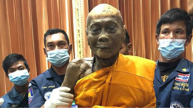 Dead Man Smile?: చనిపోయి 100 ఏళ్లు, ఇంకా నవ్వుతూనే ఉన్నాడు, సోషల్ మీడియాలో వైరల్ అవుతున్న ఫోటోల్లో నిజమెంత? అసలు దాని వెనుక వాస్తవ కథ ఏమిటో ఓ సారి తెలుసుకుందామా.. Dead Man Smile?: చనిపోయి 100 ఏళ్లు, ఇంకా నవ్వుతూనే ఉన్నాడు, సోషల్ మీడియాలో వైరల్ అవుతున్న ఫోటోల్లో నిజమెంత? అసలు దాని వెనుక వాస్తవ కథ ఏమిటో ఓ సారి తెలుసుకుందామా..