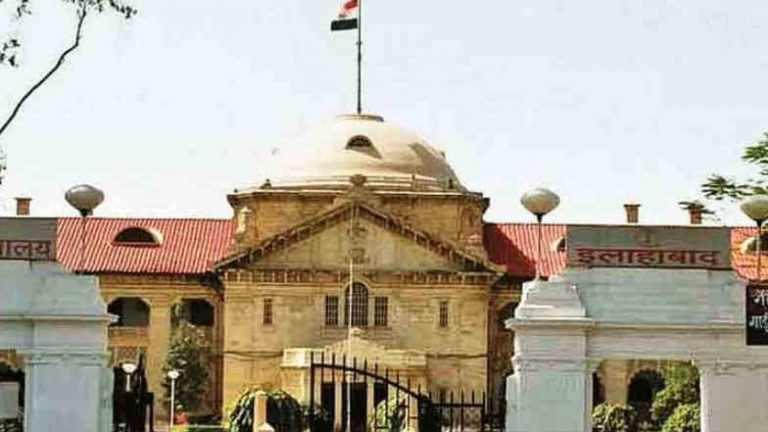 Allahabad High Court: కోర్టులో లాయర్ల నుండి టిప్స్ కోసం పేటీఎమ్ క్యూఆర్ కోడ్ వాడిన జమాదార్‌, సస్పెండ్ చేసిన అలహాబాద్ హైకోర్టు