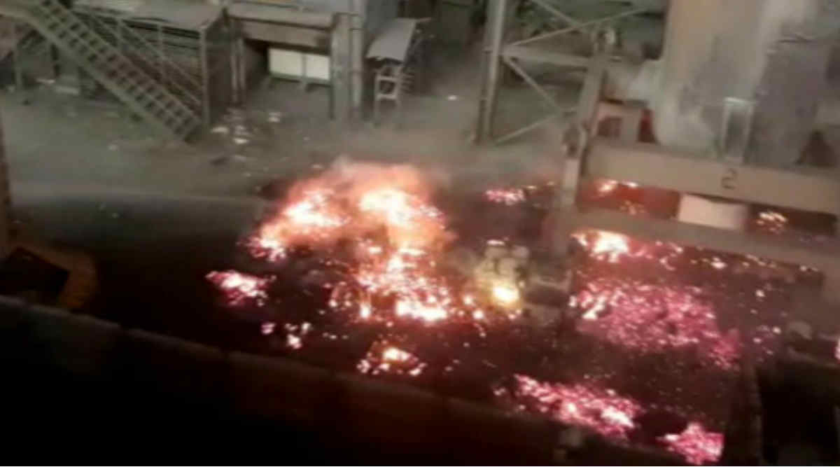 Vizag Steel Plant Fire Accident: విశాఖ ఉక్కు కర్మాగారంలో అగ్ని ప్రమాదం, రూ. 2 కోట్ల ఆస్తి నష్టం, తప్పిన ప్రాణాపాయం, టర్బన్ ఆయిల్‌పై నిప్పు రవ్వలు పడటంతో ఘటన