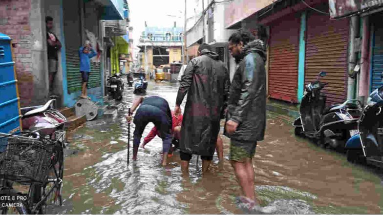 Burevi Cyclone: బురేవి తుఫాన్ భయం ఇంకా పోలేదు, దక్షిణ తమిళనాడులో స్థిరంగా కొనసాగుతున్న బురేవి తుఫాన్, ఈ రోజు తీరం దాటే అవకాశం, మూడు రాష్ట్రాల్లో అతి భారీ వర్షాలు కురిసే అవకాశం Burevi Cyclone: బురేవి తుఫాన్ భయం ఇంకా పోలేదు, దక్షిణ తమిళనాడులో స్థిరంగా కొనసాగుతున్న బురేవి తుఫాన్, ఈ రోజు తీరం దాటే అవకాశం, మూడు రాష్ట్రాల్లో అతి భారీ వర్షాలు కురిసే అవకాశం