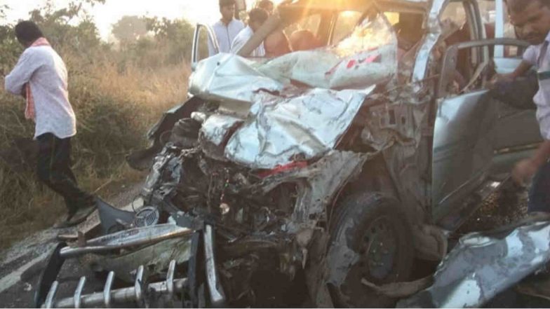 Chevella Road Accident: హైదరాబాద్ శివార్లలో ఘోర రోడ్డు ప్రమాదం, ఆరుగురు అక్కడికక్కడే మృతి, మరో నలుగురికి గాయాలు, మృతులను తాడ్బండ్ ప్రాంతానికి చెందినవారిగా గుర్తించిన పోలీసులు Chevella Road Accident: హైదరాబాద్ శివార్లలో ఘోర రోడ్డు ప్రమాదం, ఆరుగురు అక్కడికక్కడే మృతి, మరో నలుగురికి గాయాలు, మృతులను తాడ్బండ్ ప్రాంతానికి చెందినవారిగా గుర్తించిన పోలీసులు