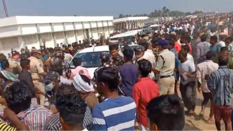 Chirala Violence: చీరాలలో ఎస్సైపై మత్య్స్యకారుల దాడి, ఉద్రిక్తంగా మారిన ఎంపీ మోపిదేవి పర్యటన, 12 మందిని అదుపులోకి తీసుకున్న పోలీసులు, గొడవకు ప్రధాన కారణం అదేనా..