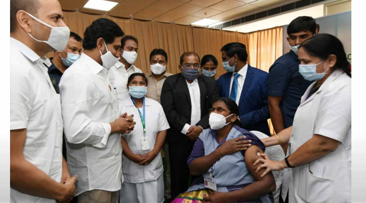 Covid Vaccination in AP: ఏపీలో హెల్త్ వర్కర్‌ పుష్పకుమారికి తొలి టీకా, కోవిడ్ వ్యాక్సినేషన్ ప్రక్రియను ప్రారంభించిన ఏపీ సీఎం వైయస్ జగన్ మోహన్ రెడ్డి, రోజుకు 33,200 మందికి వ్యాక్సిన్‌ వేసేలా చర్యలు