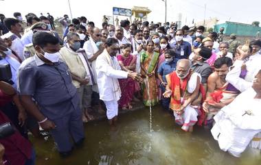 CM KCR Kaleshwaram Tour: 'కాళేశ్వరం ప్రాజెక్ట్ తెలంగాణ సాగునీటి ముఖచిత్రాన్ని మార్చింది'! సతీసమేతంగా కాళేశ్వరం ప్రాజెక్టును సందర్శించిన సీఎం కేసీఆర్, రాష్ట్ర రైతాంగానికి సాగునీటి సమస్య శాశ్వత పరిష్కారమే తమ లక్ష్యం అని పునరుద్ఘాటన