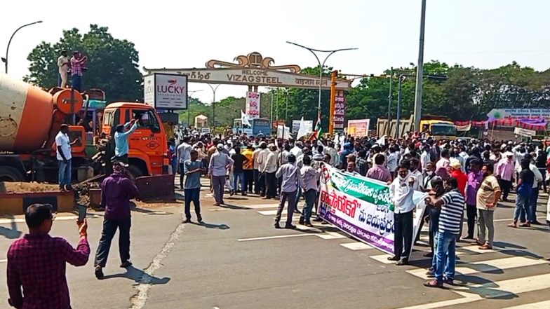 Andhra Pradesh Bandh: విశాఖ ఉక్కు కర్మాగారం ప్రైవేటీకరణకు వ్యతిరేకంగా ఏపిలో కొనసాగుతున్న బంద్, బీజేపీ మినహా అన్ని పక్షాలు బంద్కు సంపూర్ణ మద్ధతు, అవాంఛనీయ ఘటనలు జరగకుండా పోలీసుల మోహరింపు
