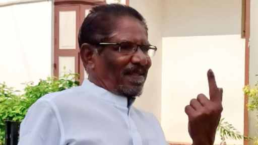 Director Bharathiraja: ఓటు హక్కును వినియోగించుకున్న దర్శకుడు భారతీ రాజా, హీరో సూర్య, కార్తీ, కమల్ హాసన్, కొనసాగుతున్న తమిళనాడు అసెంబ్లీ ఎన్నికల పోలింగ్