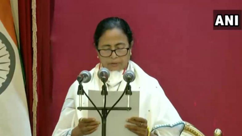Mamata Banerjee Swearing-in Ceremony: పశ్చిమ బెంగాల్ ముఖ్యమంత్రిగా మమతా బెనర్జీ ప్రమాణ స్వీకారం, బెంగాలీలో ప్రమాణస్వీకారం చేసిన దీదీ, కొత్తగా ఎన్నికైన సభ్యులు మే 6 న అసెంబ్లీలో ప్రమాణ స్వీకారం Mamata Banerjee Swearing-in Ceremony: పశ్చిమ బెంగాల్ ముఖ్యమంత్రిగా మమతా బెనర్జీ ప్రమాణ స్వీకారం, బెంగాలీలో ప్రమాణస్వీకారం చేసిన దీదీ, కొత్తగా ఎన్నికైన సభ్యులు మే 6 న అసెంబ్లీలో ప్రమాణ స్వీకారం