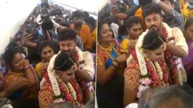 Wedding on Flight: విమానంలోనే పెళ్లి తంతును పూర్తి చేసిన జంట, సోషల్ మీడియాలో వైరల్ అవుతున్న వీడియో, తమిళనాడు మధురై నుంచి బెంగుళూరు మీదుగా సాగిన పెళ్లి విమానం