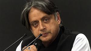 Shashi Tharoor:మోదీ గారు..అందరికీ ఉచిత వ్యాక్సిన్‌ అందించండి, బెడ్ మీద నుంచే కేంద్రాన్ని డిమాండ్ చేసిన శిశిథరూర్, కోవిడ్ బారిన పడి చికిత్స పొందుతున్న కాంగ్రెస్ ఎంపీ