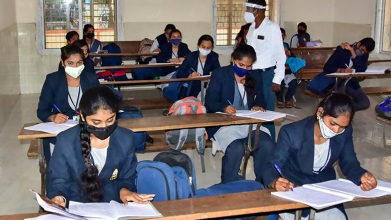 CBSE Class 12 Result Update: జూలై 31 నాటికి సిబిఎస్ఇ 12వ తరగతి ఫలితాలు, మూల్యాంకన విధానాన్ని సుప్రీంకోర్టుకు వివరించిన కేంద్ర ప్రభుత్వం, బోర్డ్ ప్రతిపాదించిన ఫార్ములాకు సుప్రీం ఆమోదం CBSE Class 12 Result Update: జూలై 31 నాటికి సిబిఎస్ఇ 12వ తరగతి ఫలితాలు, మూల్యాంకన విధానాన్ని సుప్రీంకోర్టుకు వివరించిన కేంద్ర ప్రభుత్వం, బోర్డ్ ప్రతిపాదించిన ఫార్ములాకు సుప్రీం ఆమోదం