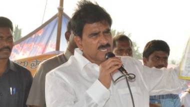 Devineni Uma Arrest: నందివాడ పీఎస్‌కు దేవినేని ఉమా తరలింపు, ఆందోళనలు జరగకుండా నందివాడ గ్రామ సరిహద్దులను నిర్బంధంలోకి తీసుకున్న పోలీసులు, మాజీ మంత్రికి కోవిడ్ పరీక్షలు చేయనున్న వైద్యులు