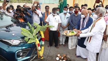 Battery Cars in Tirumala: తిరుమలలో ఇకపై బ్యాటరీ కార్లు, విద్యుత్‌ బస్సుల కోసం త్వరలోనే టెండర్లను పిలుస్తామని తెలిపిన దేవస్థానం ఛైర్మన్ సుబ్బారెడ్డి