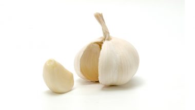 Health Benefits of Garlic: నపుంసకత్వాన్ని దూరం చేసి లైంగిక సామర్థాన్ని పెంచే ఔషదం వెల్లుల్లి, రోజూ పచ్చి తెల్లగడ్డ రెబ్బలు కొన్ని తినడం వల్ల కలిగే ప్రయోజనాలు తెలుసుకుంటే ఆశ్చర్యపోతారు